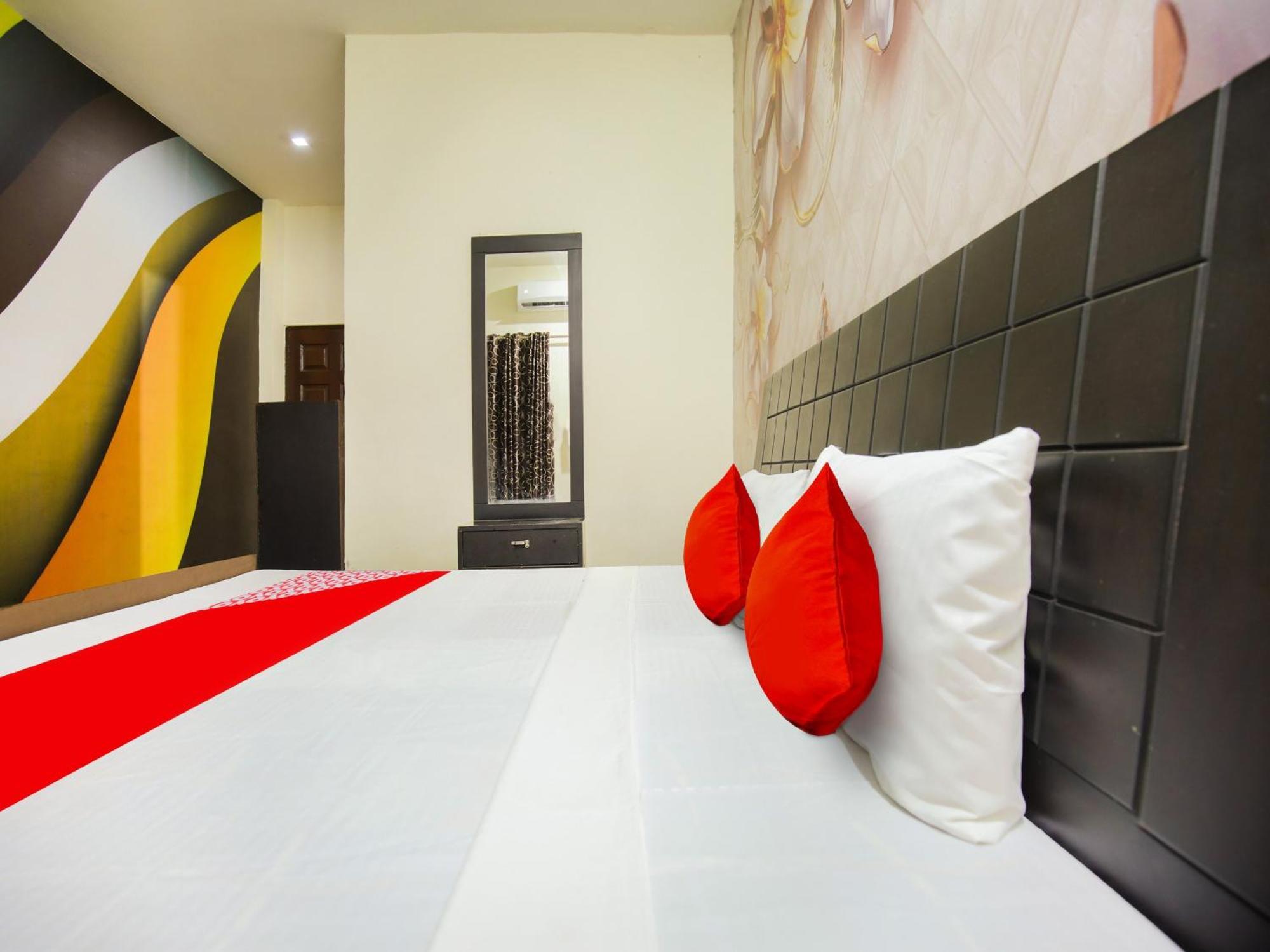 Oyo Flagship Hotel Le Aley Regency Ludhiana Esterno foto