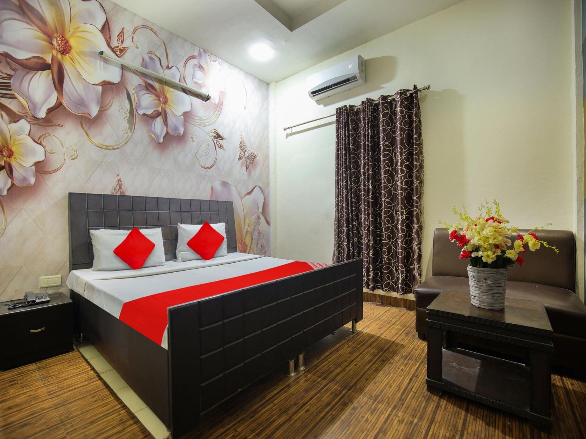 Oyo Flagship Hotel Le Aley Regency Ludhiana Esterno foto