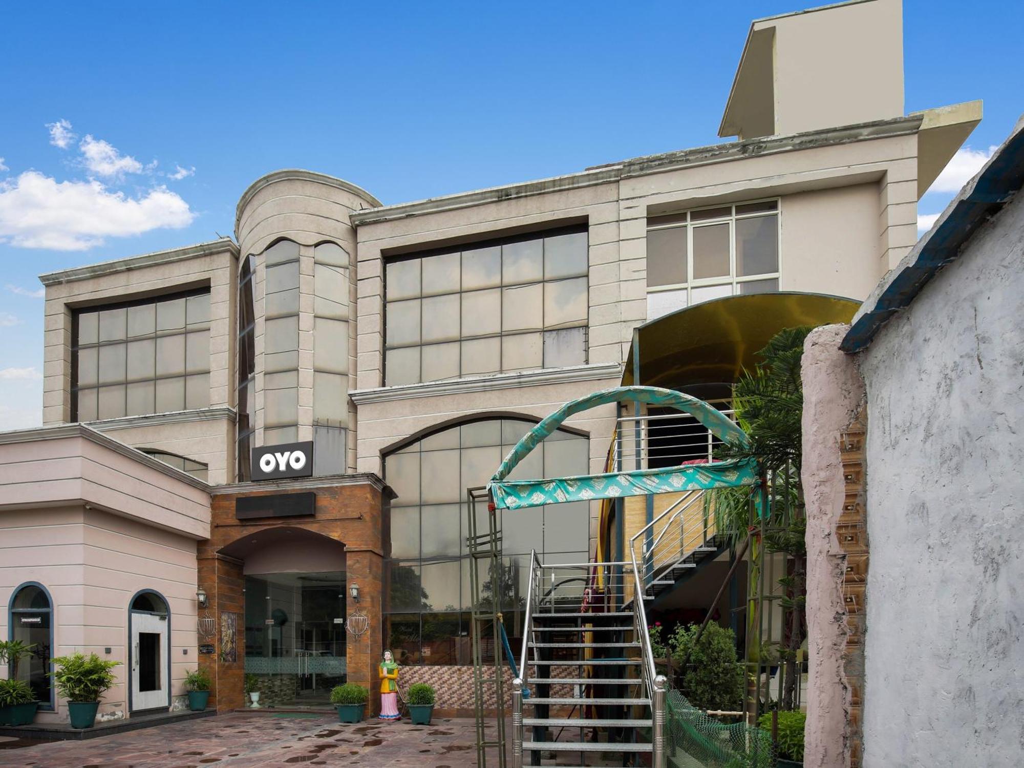 Oyo Flagship Hotel Le Aley Regency Ludhiana Esterno foto