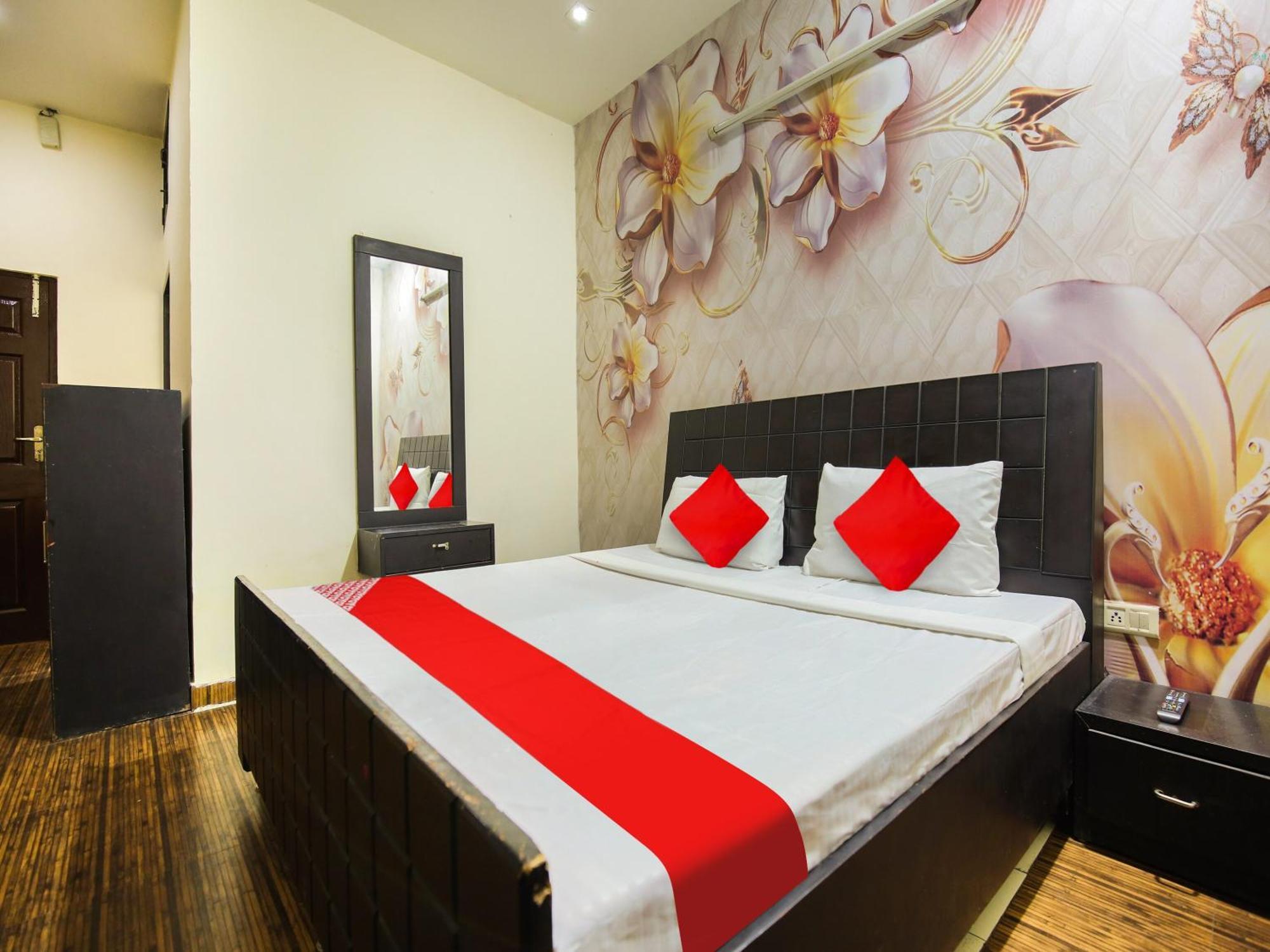 Oyo Flagship Hotel Le Aley Regency Ludhiana Esterno foto